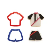 decora-2-koekjesuitstekers-voetbalshirt-voetbalbroekje-koekjes