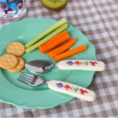 rex-london-kinderbestek-baby-dinos-op-een-bord